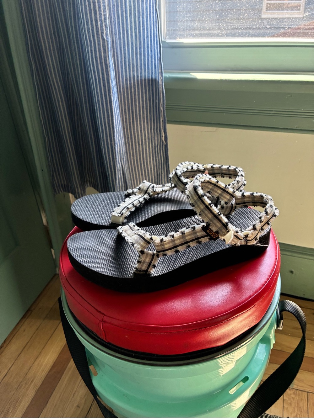 Teva Midform Gingham Sandals black white gray size 9